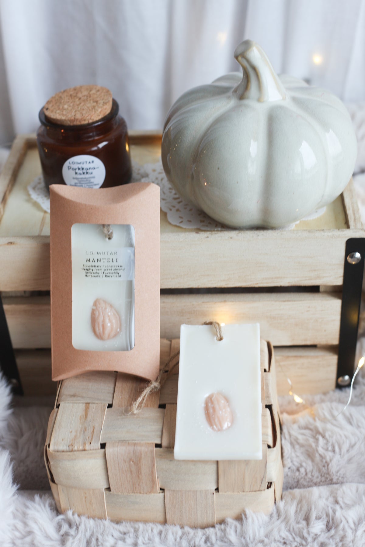 Room fragrance almond