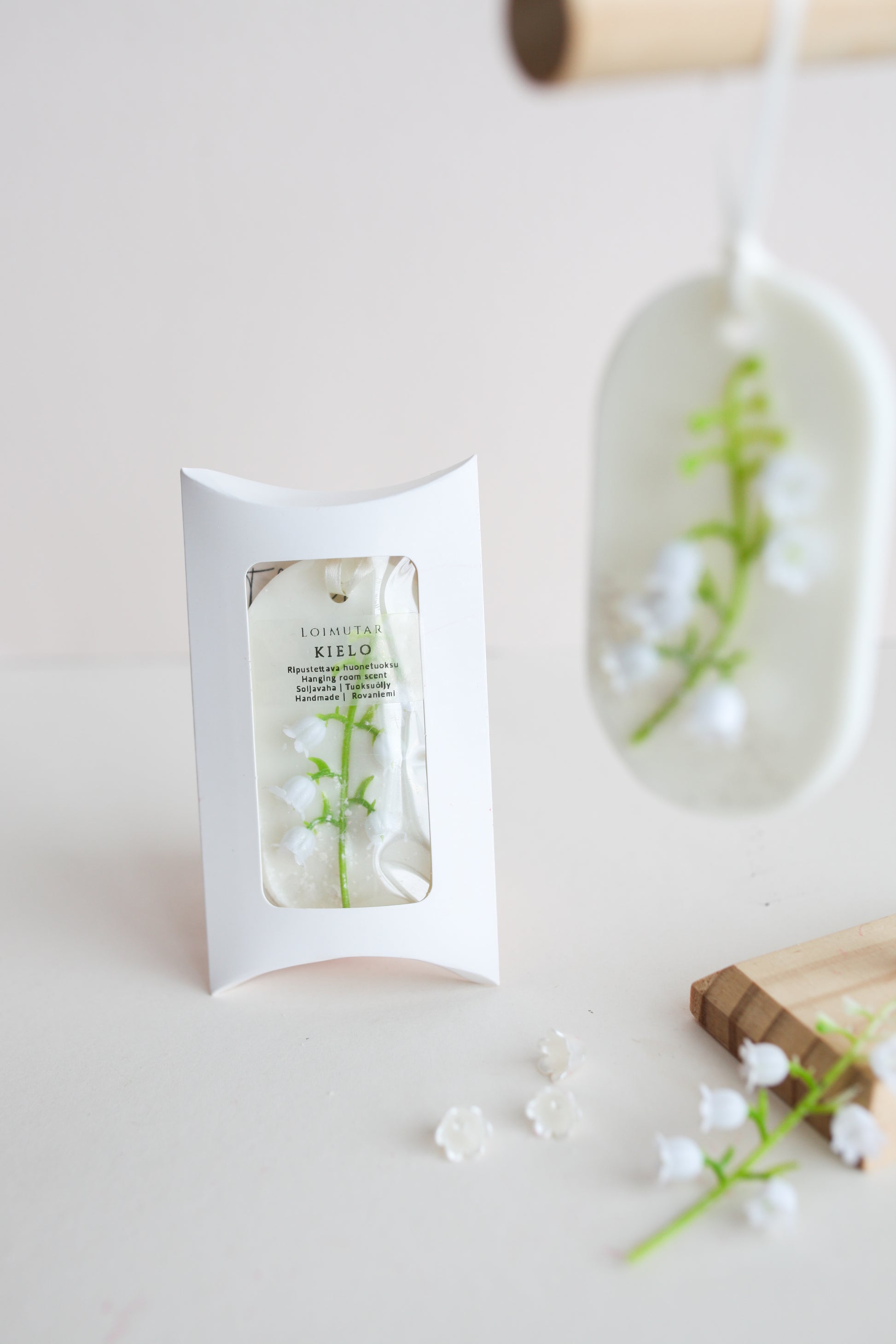 Kielo huonetuoksu ripustettava