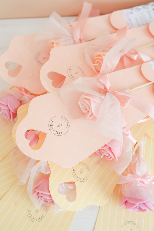 Ruusu äidille,  lahjaruusu, äitienpäivälahja, kiitoskukka, pinkki