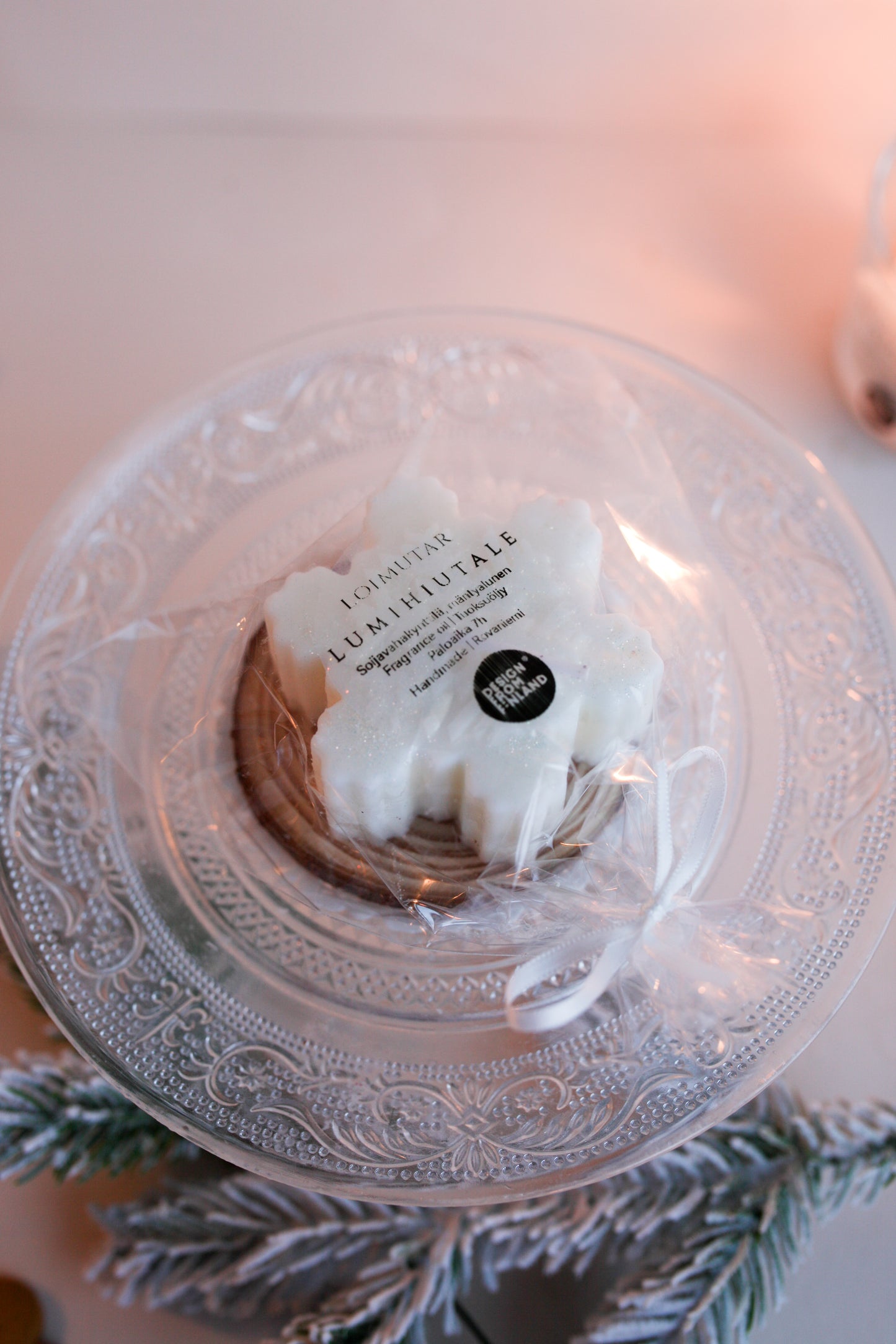 Tuoksukynttilä lumihiutale