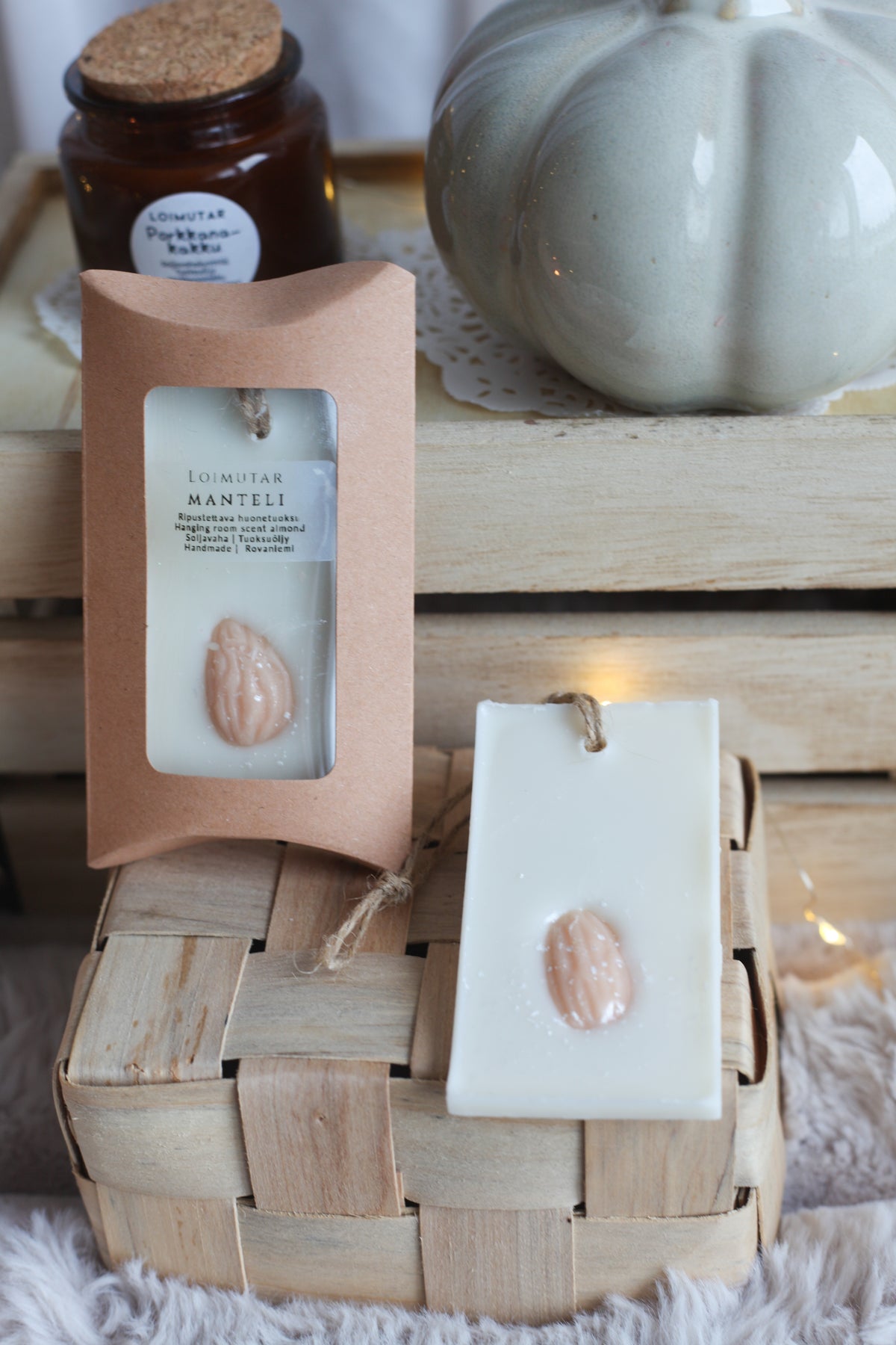 Room fragrance almond