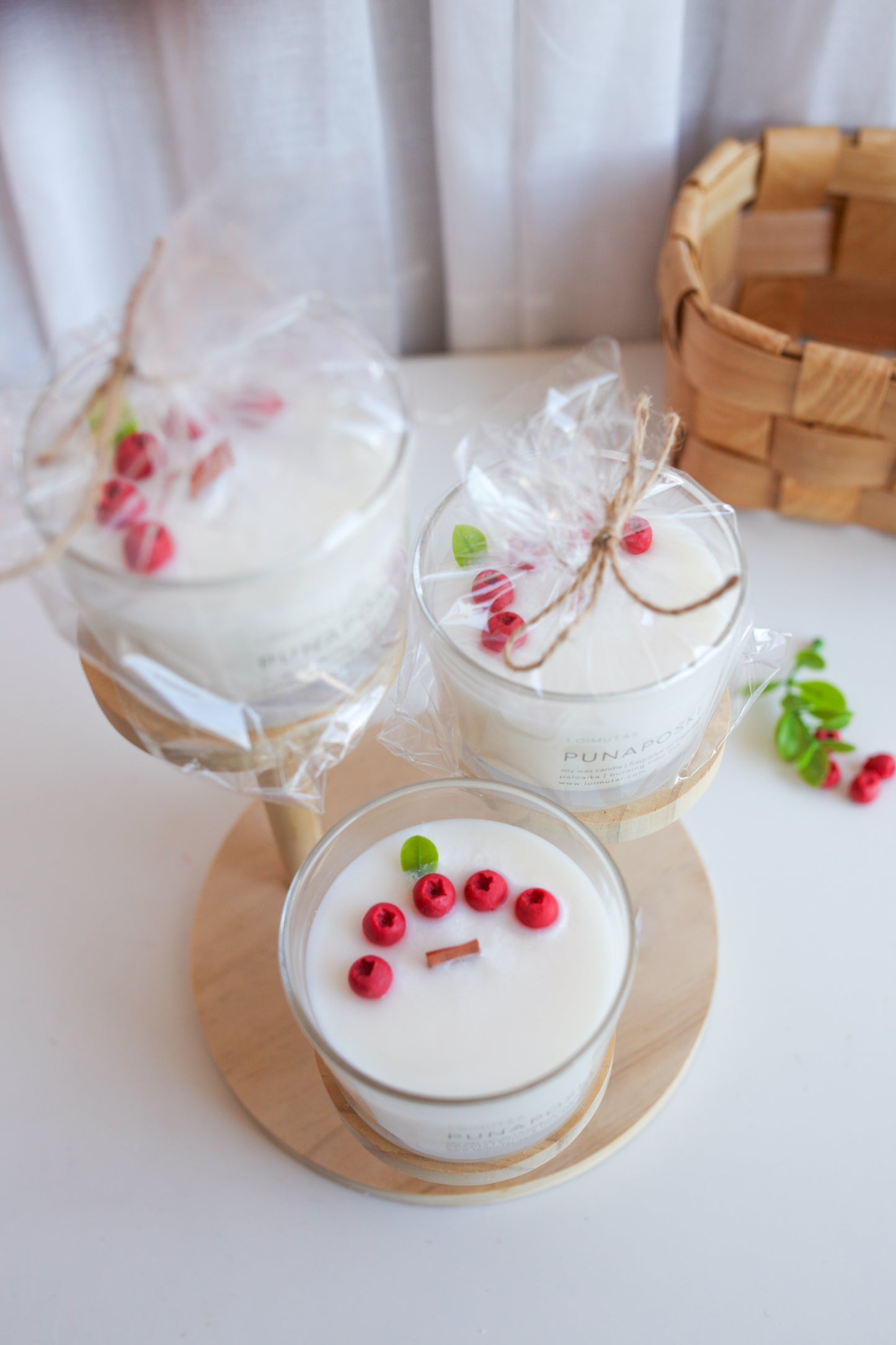 Wooden heart candle lingonberry