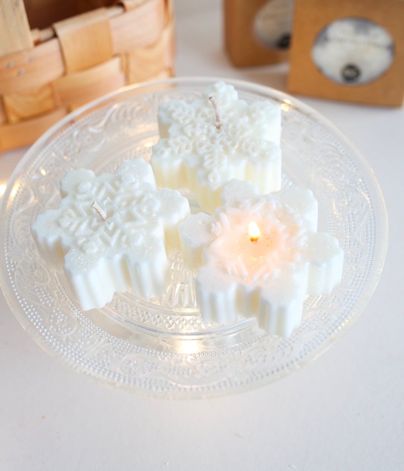 Lumihiutale puualusella