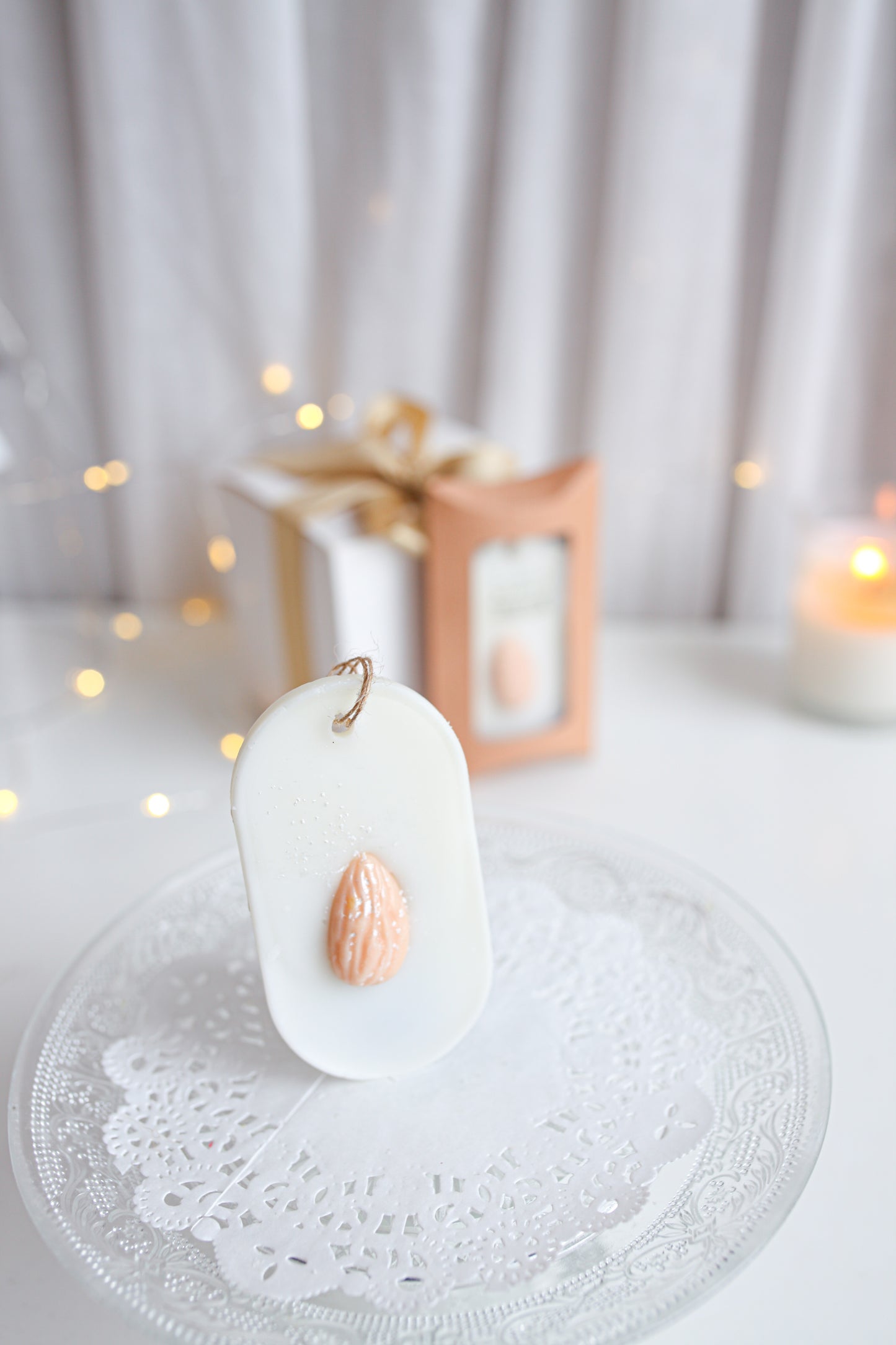 Room fragrance almond