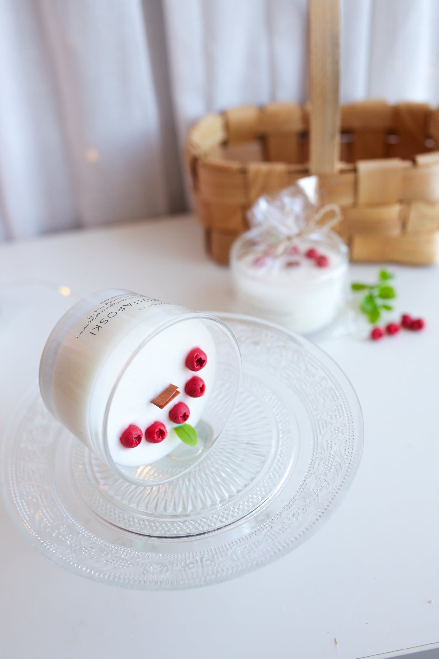 Wooden heart candle lingonberry