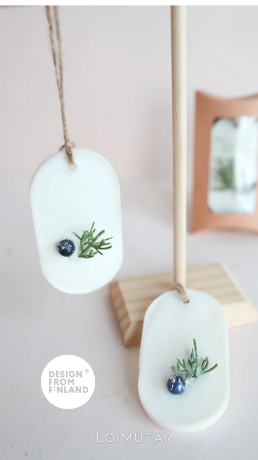 Huonetuoksu katajanmarja