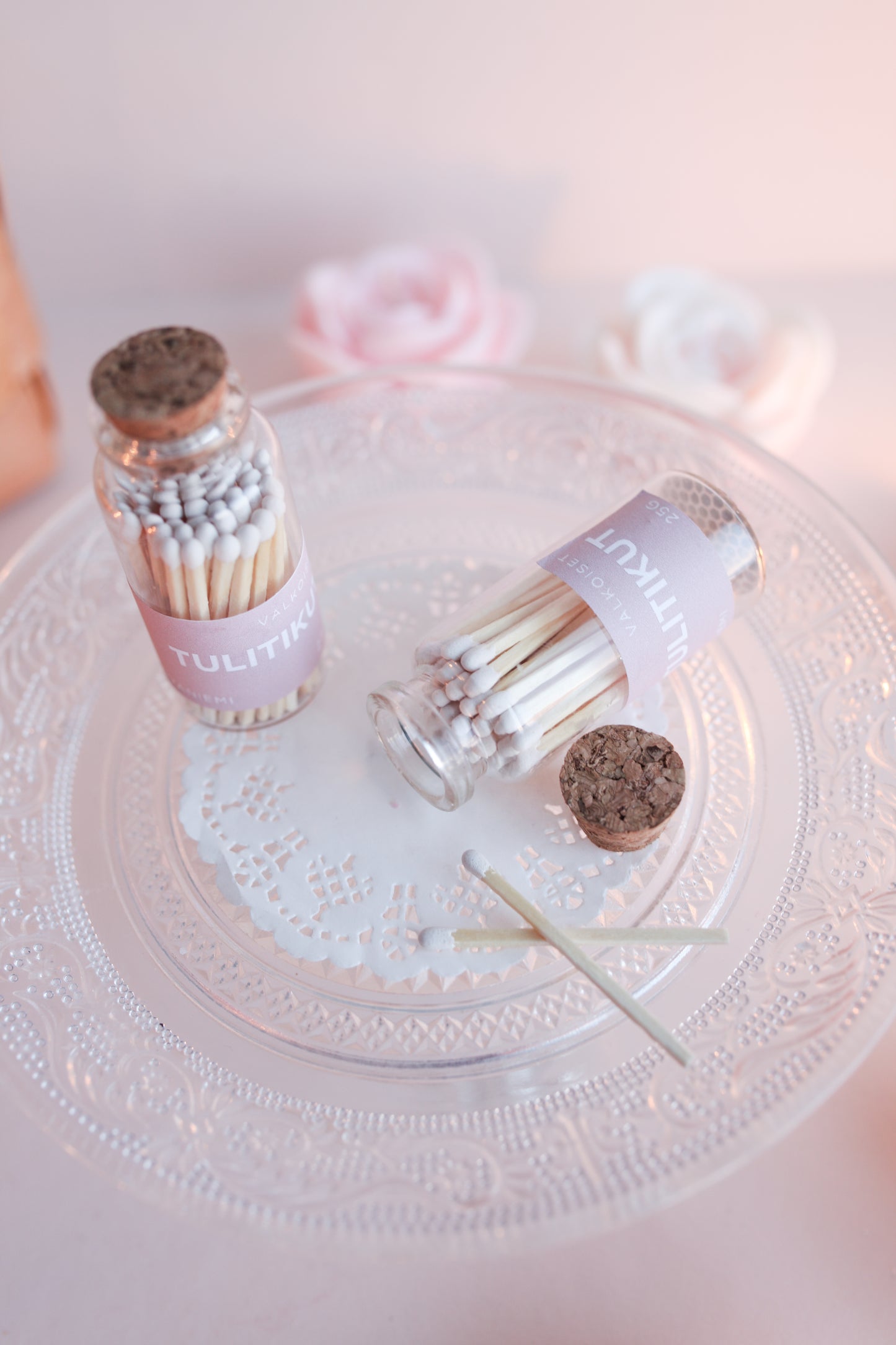 LOIMUTAR-tulitikut lasipullossa