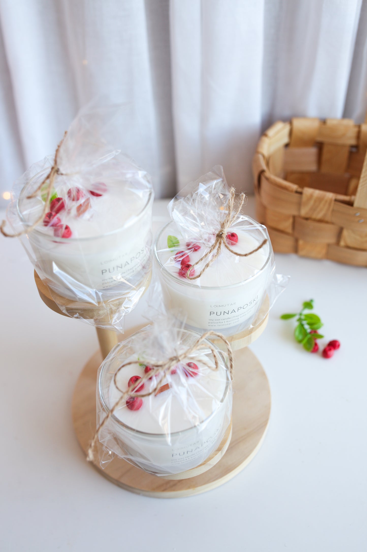 Wooden heart candle lingonberry