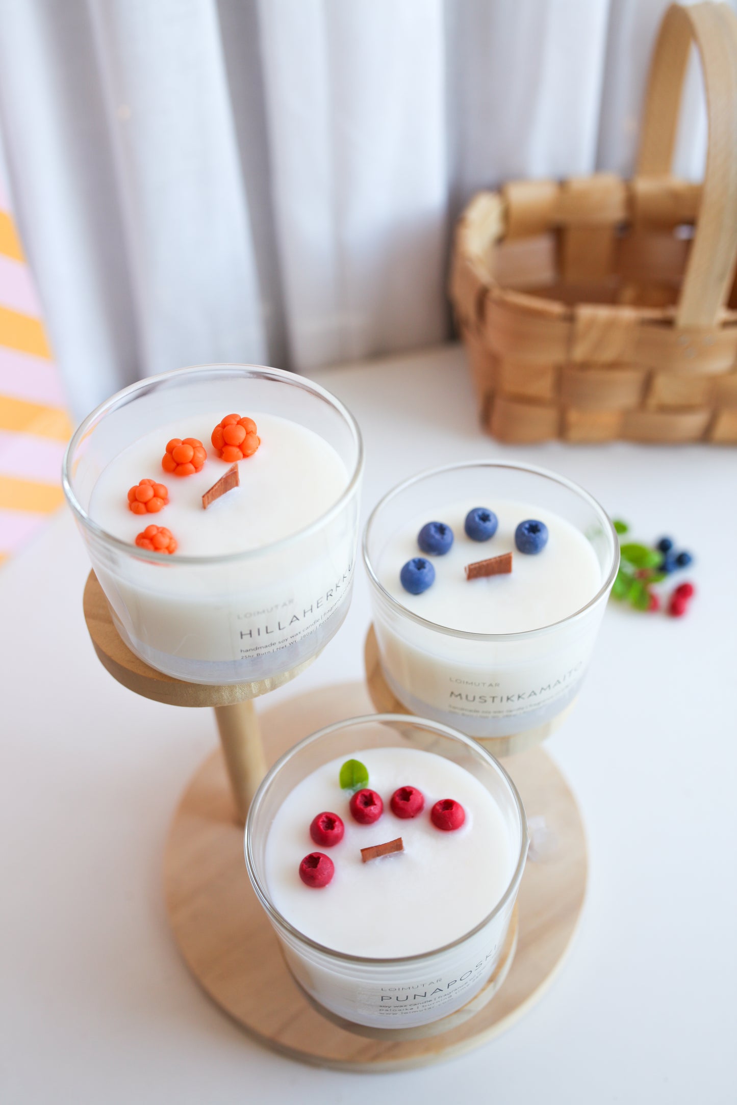 Wooden heart candle lingonberry