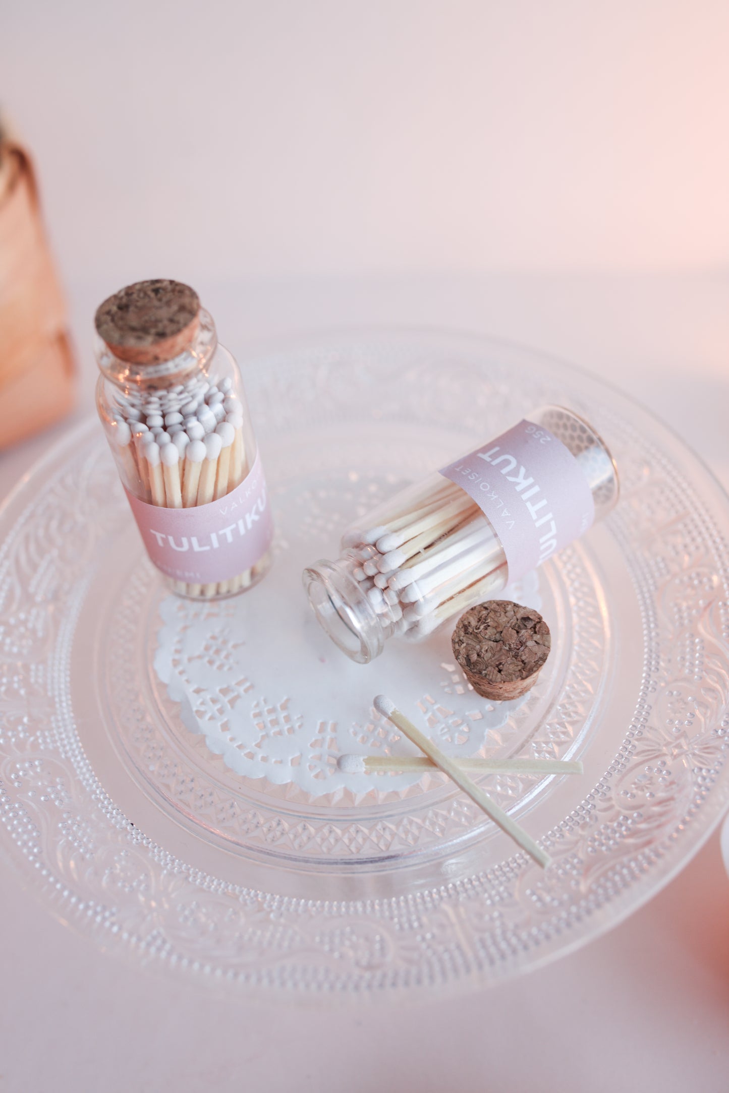 LOIMUTAR-tulitikut lasipullossa