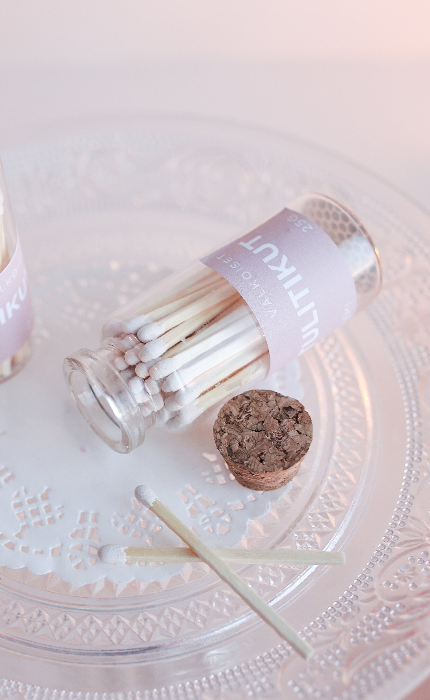 LOIMUTAR-tulitikut lasipullossa