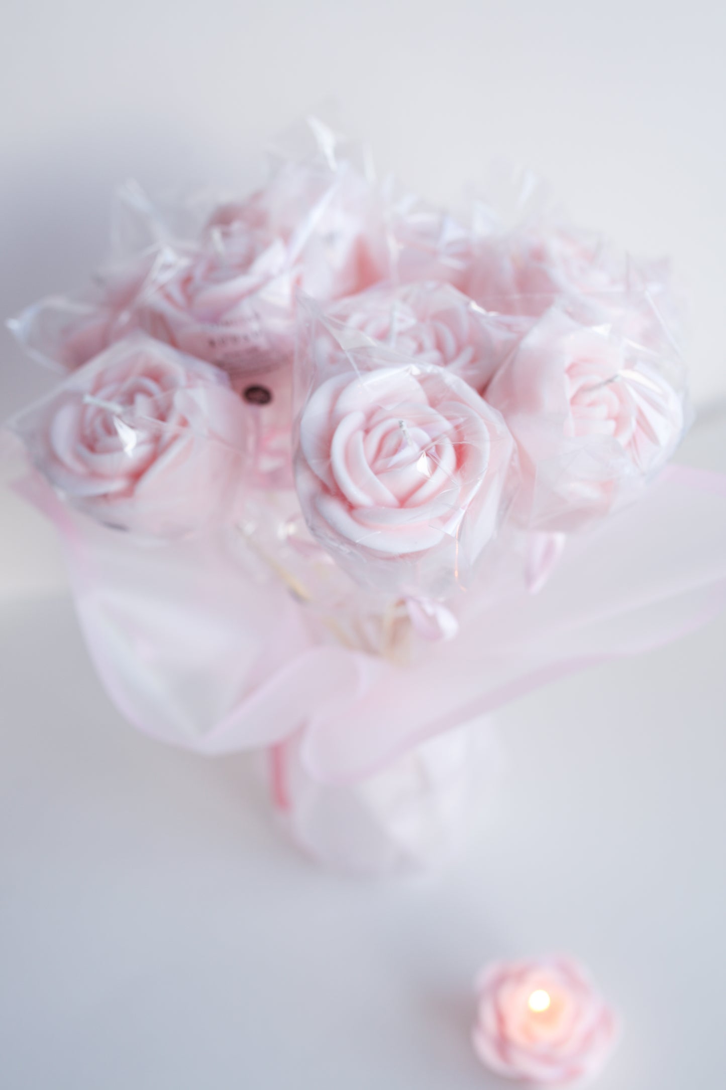 Varrellinen ruusukynttilä