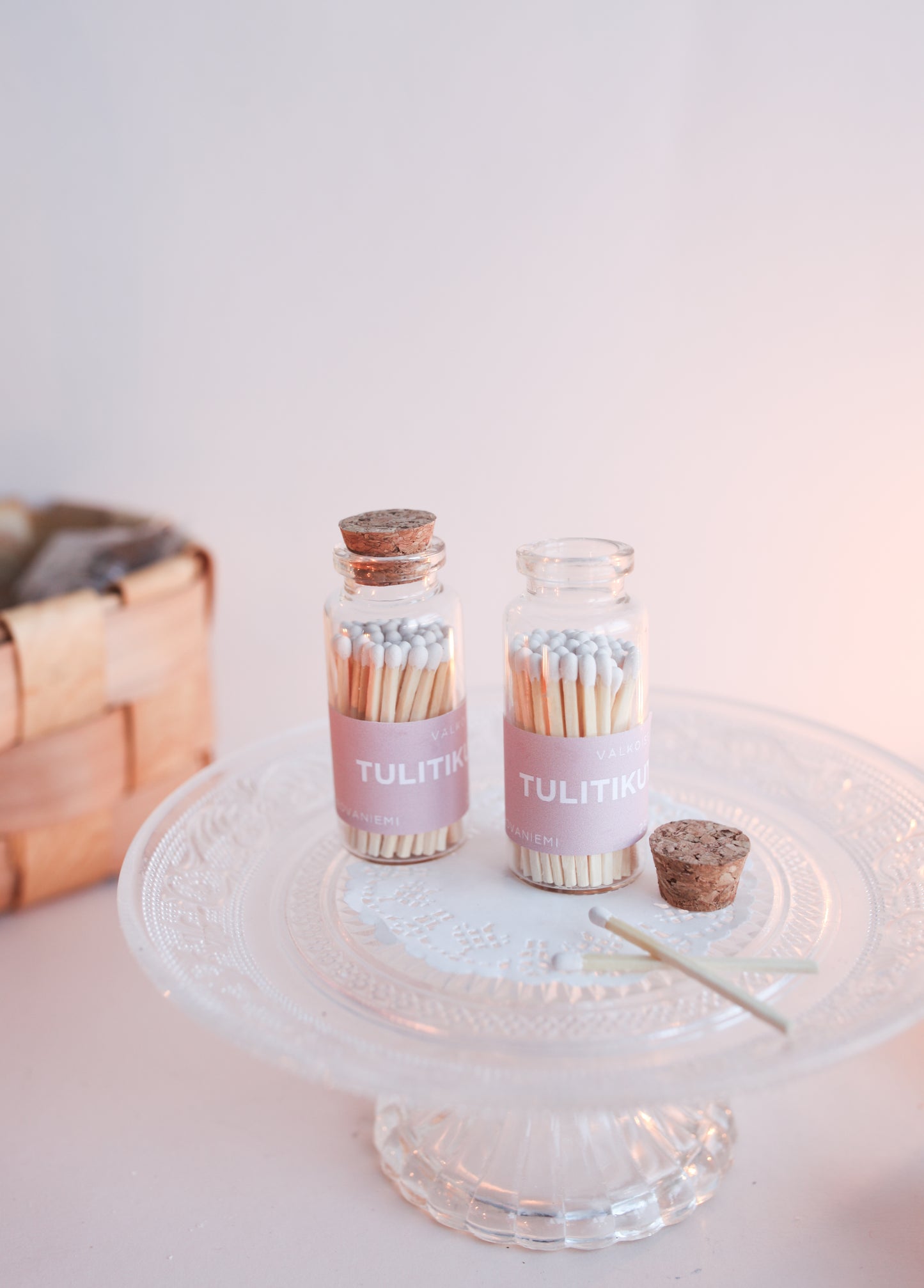 LOIMUTAR-tulitikut lasipullossa